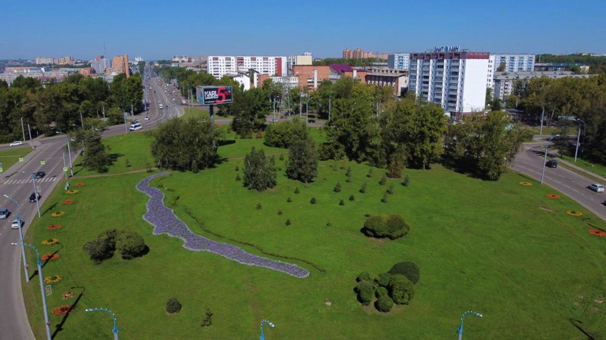 Клумба на Байкальском кольце. Фото Романа Малиновича