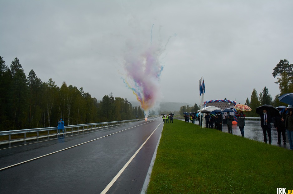 В честь открытия запустили пиротехнику.