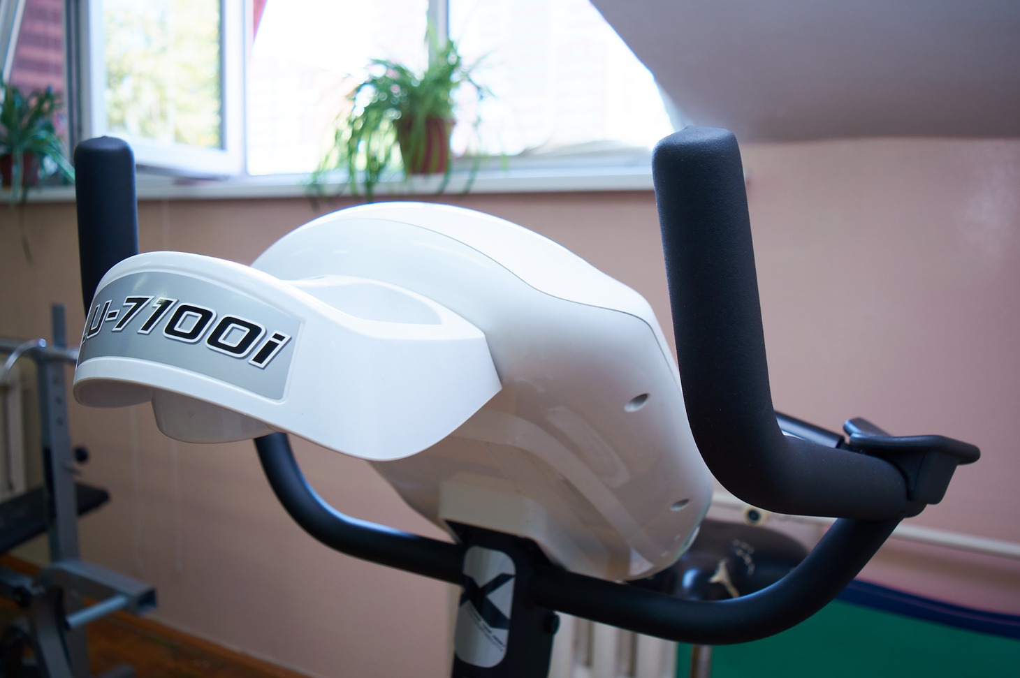 В поликлинике установлено несколько тренажеров.