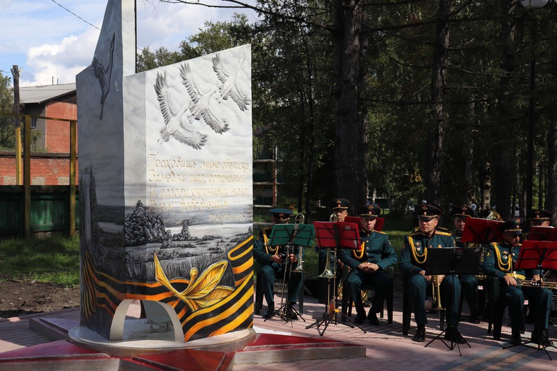 Мемориальный комплекс посвящен всем солдатам Великой Отечественной войны и труженикам тыла