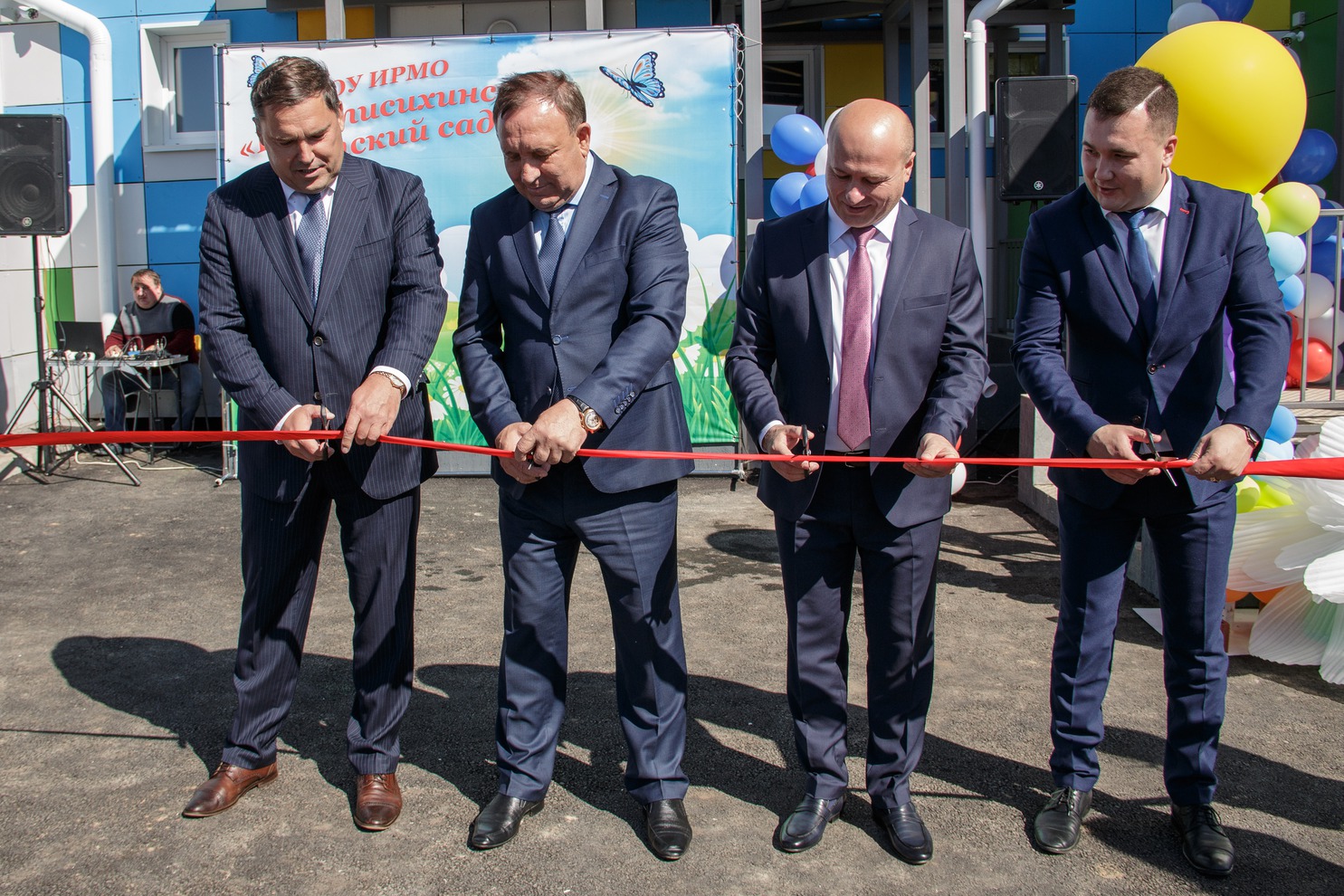 Виктор Ильичев, Леонид Фролов, глава Ушаковского МО Виктор Галицков и начальник управления образования администрации Иркутского района Роман Зарипов