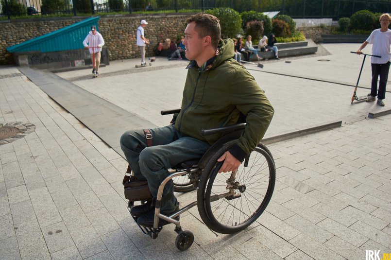 «Людям с инвалидностью просто необходимо выходить из дома и общаться с другими людьми, в первую очередь, чтобы привыкнуть к их реакции на себя»