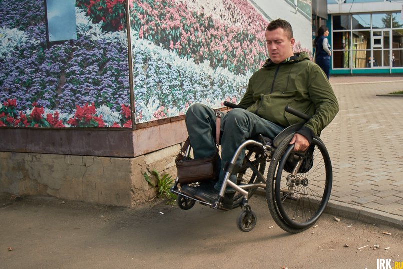 В нашей стране, говорит Евгений, нужно постараться, чтобы инвалиду получить бесплатную коляску или путевку на лечение