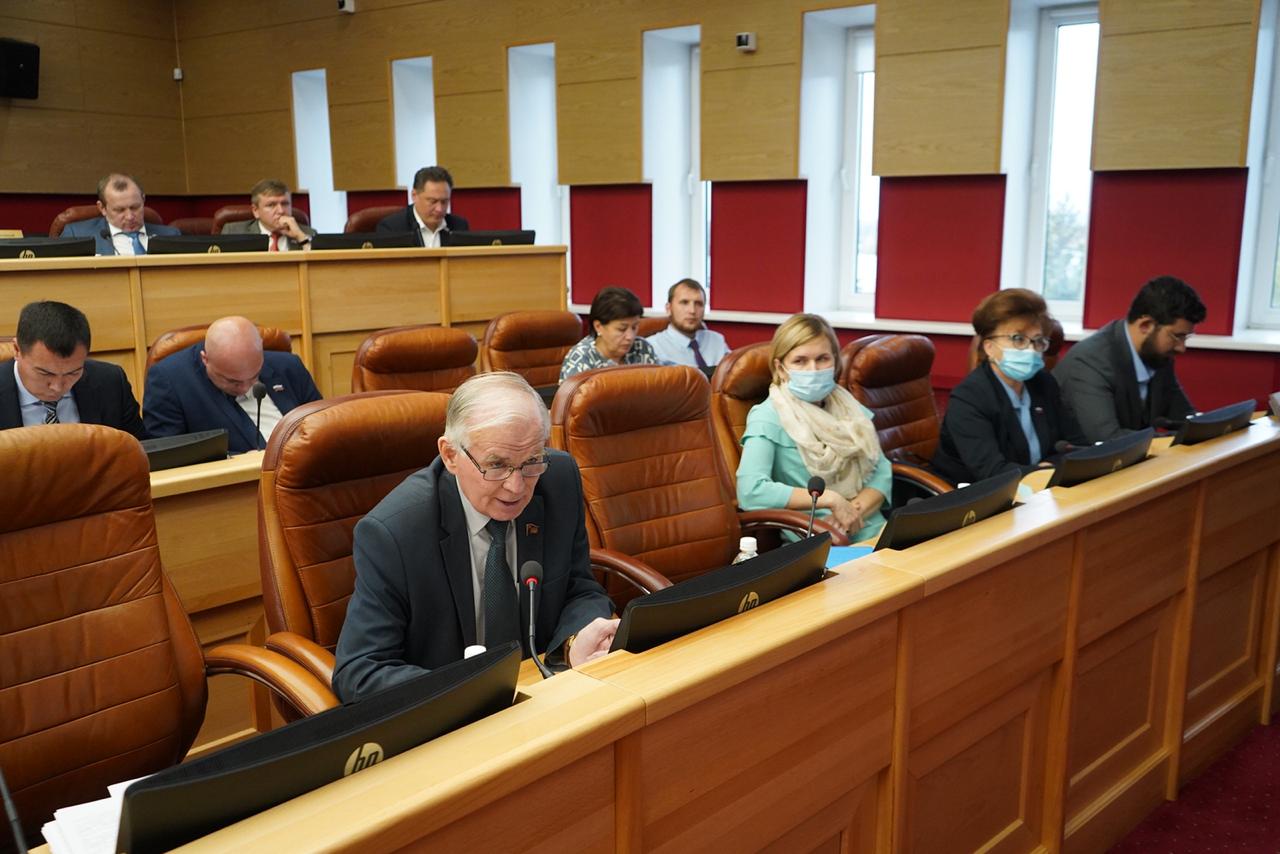 Сергей Бренюк обратил внимание на необходимость пересмотреть расстояние от мусороперерабатывающего комплекса до границ поселения