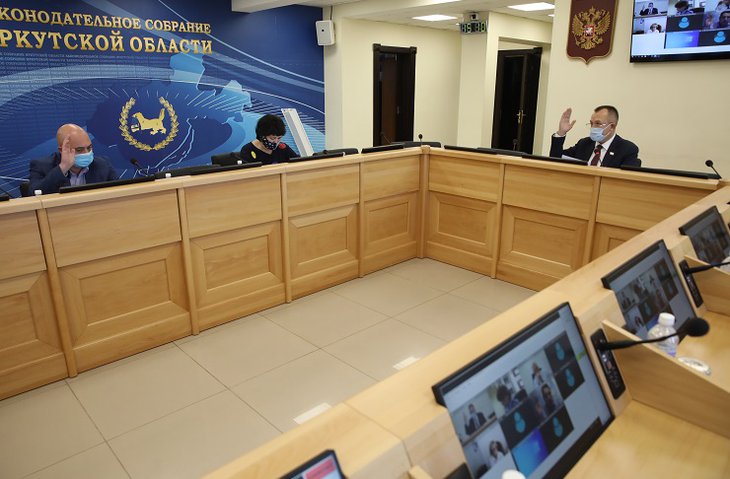 Заседание комитета. Фото пресс-службы Заксобрания