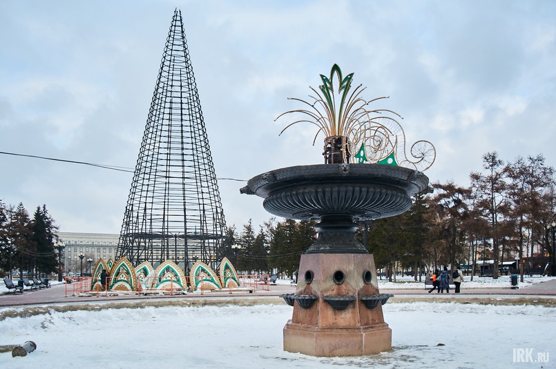 Высота главной новогодней елки Иркутска — 27,5 метра