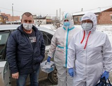 Добровольцы развозили врачей по вызовам на своих личных авто