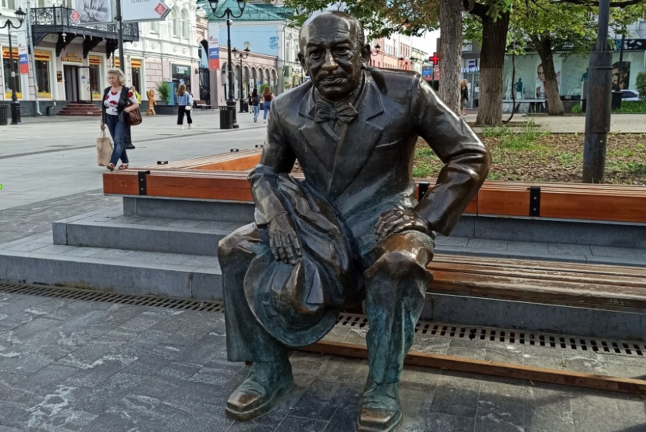 Памятник Евгению Евстигнееву