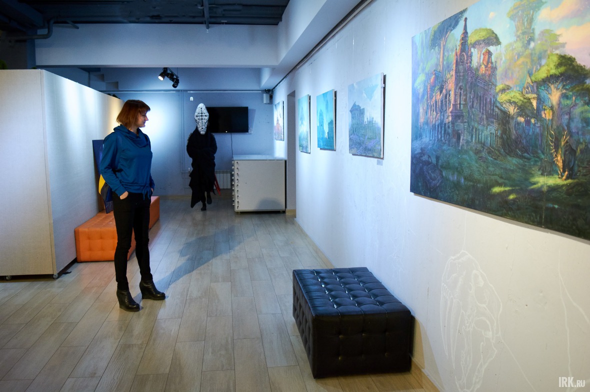 Первую картину в жанре постапокалипсиса художник написал в 2014 году, изобразив Иркутск под водой