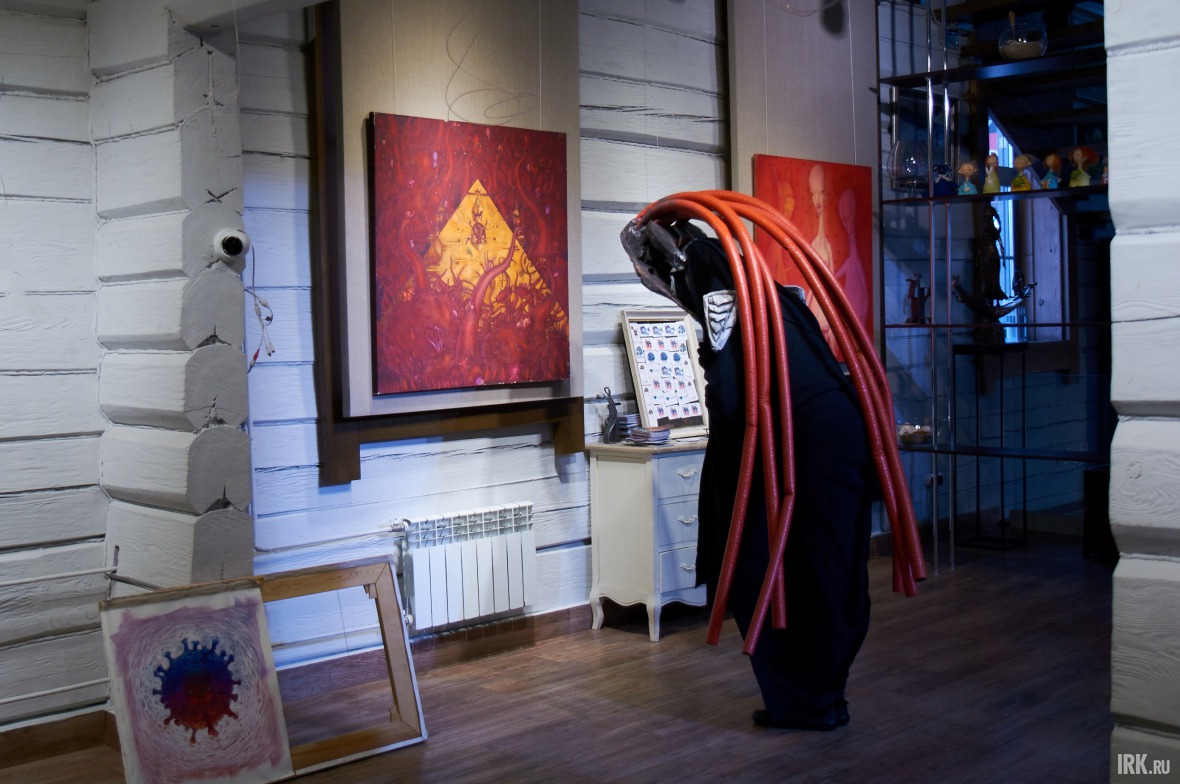 На выставке можно увидеть оживших персонажей из миров Степана Шоболова