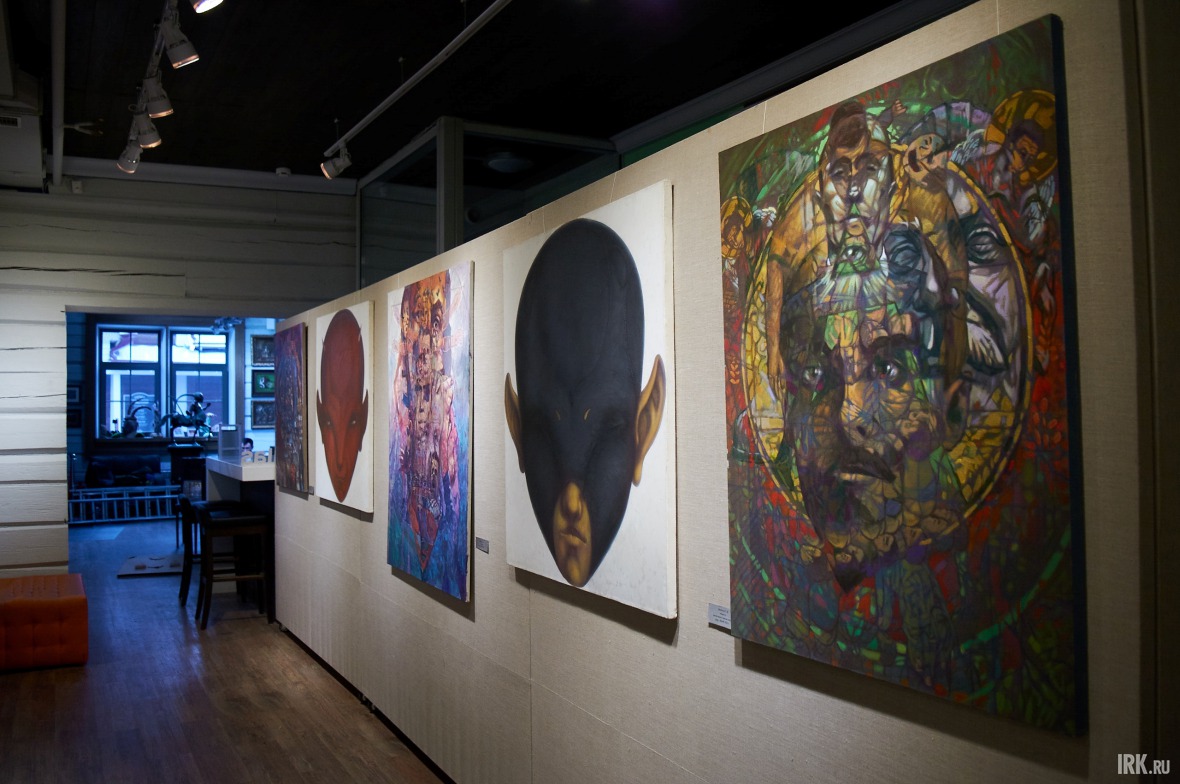 В ранних произведениях художник изображал другие миры и существ, которые их населяют