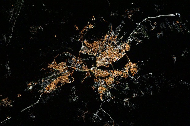 Ночной Иркутск. Фото Сергей Рыжиков, Роскосмос