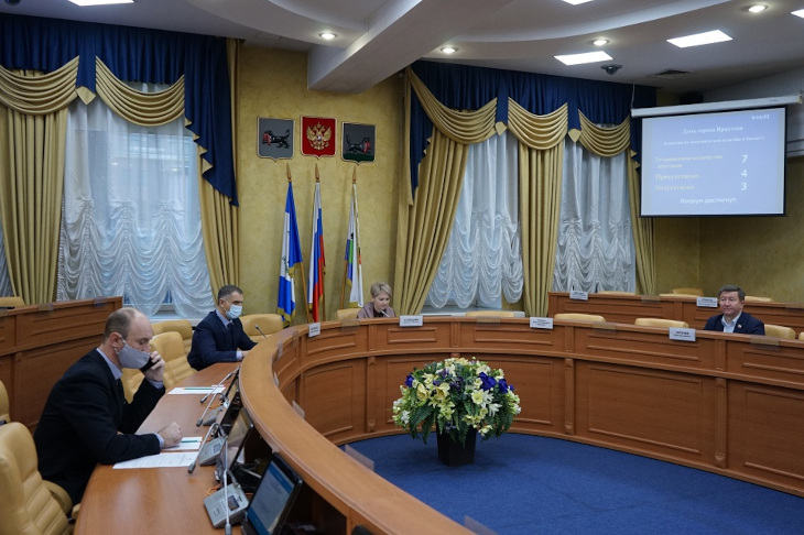 Заседание постоянной комиссии по экономической политике и бюджету думы Иркутска. Фото пресс-службы думы Иркутска
