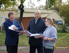 Алексей Распутин и Леонид Усов на выезде на стадион школы №66