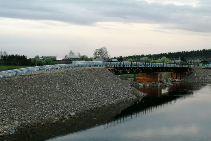 Строительство моста через реку уда