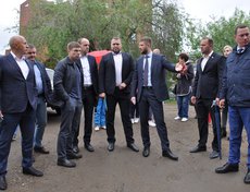 Депутаты с председателем комитета по управлению Октябрьским округом Владимиром Преловским обсудили проблему подтопления улицы Канской