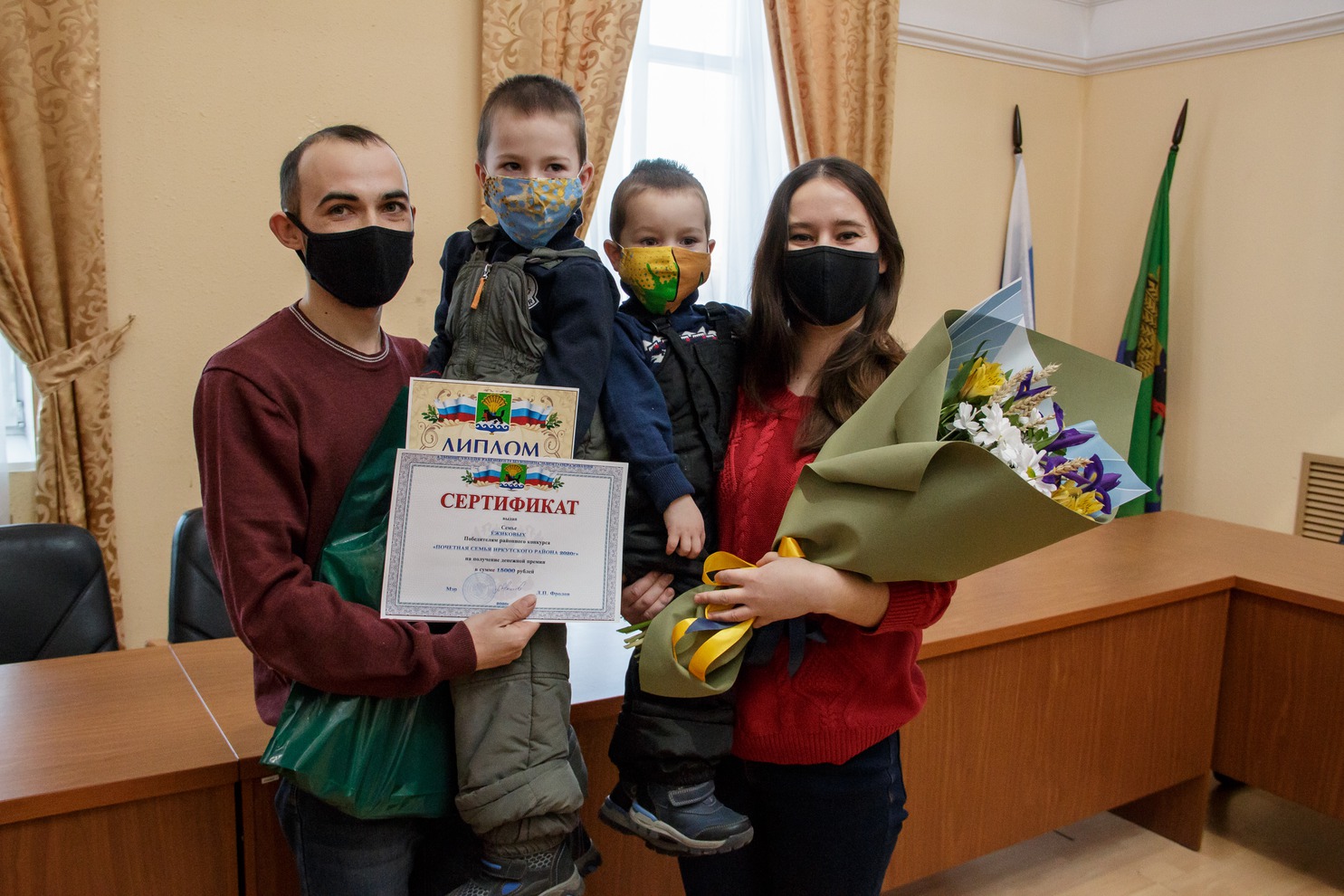 Победителями в номинации «Молодая семья» стала семья Ежиковых их Оёкского МО