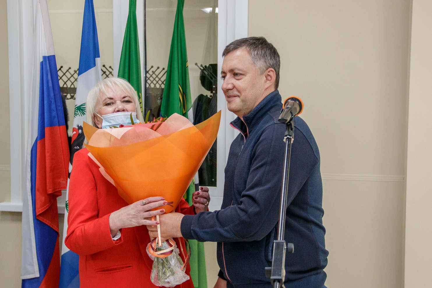 Директор спортивно-культурного центра Молодежного МО Елена Глинская рассказала, что учреждение оснастили современным музыкальным и световым оборудованием, мебелью, оргтехникой и спортивным инвентарём