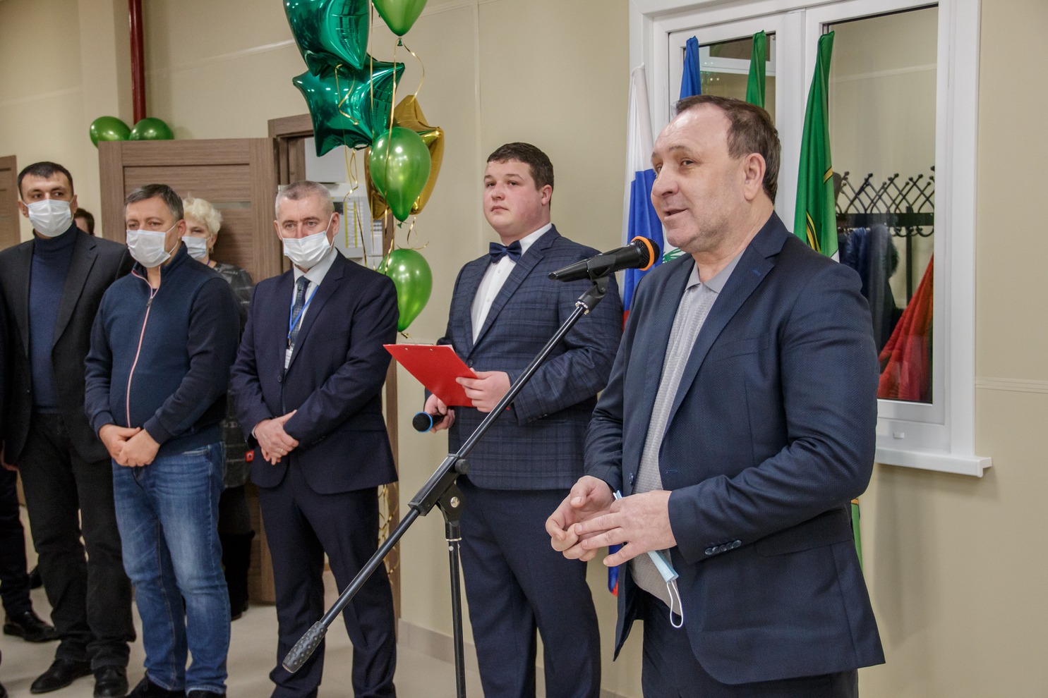 Собравшихся поздравил с открытием мэр Иркутского района Леонид Фролов