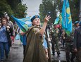 2 августа в Иркутске  отметили 90-летие со дня образования Воздушно-десантных войск. В отличие от Дня Победы, в городе провели и митинг, и шествие, и концерт.