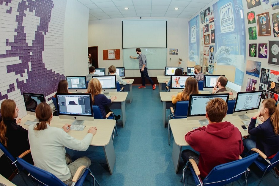Преподаватели академии «ТОР» — практики в IT-индустрии, они расскажут о том, про что не пишут в учебниках