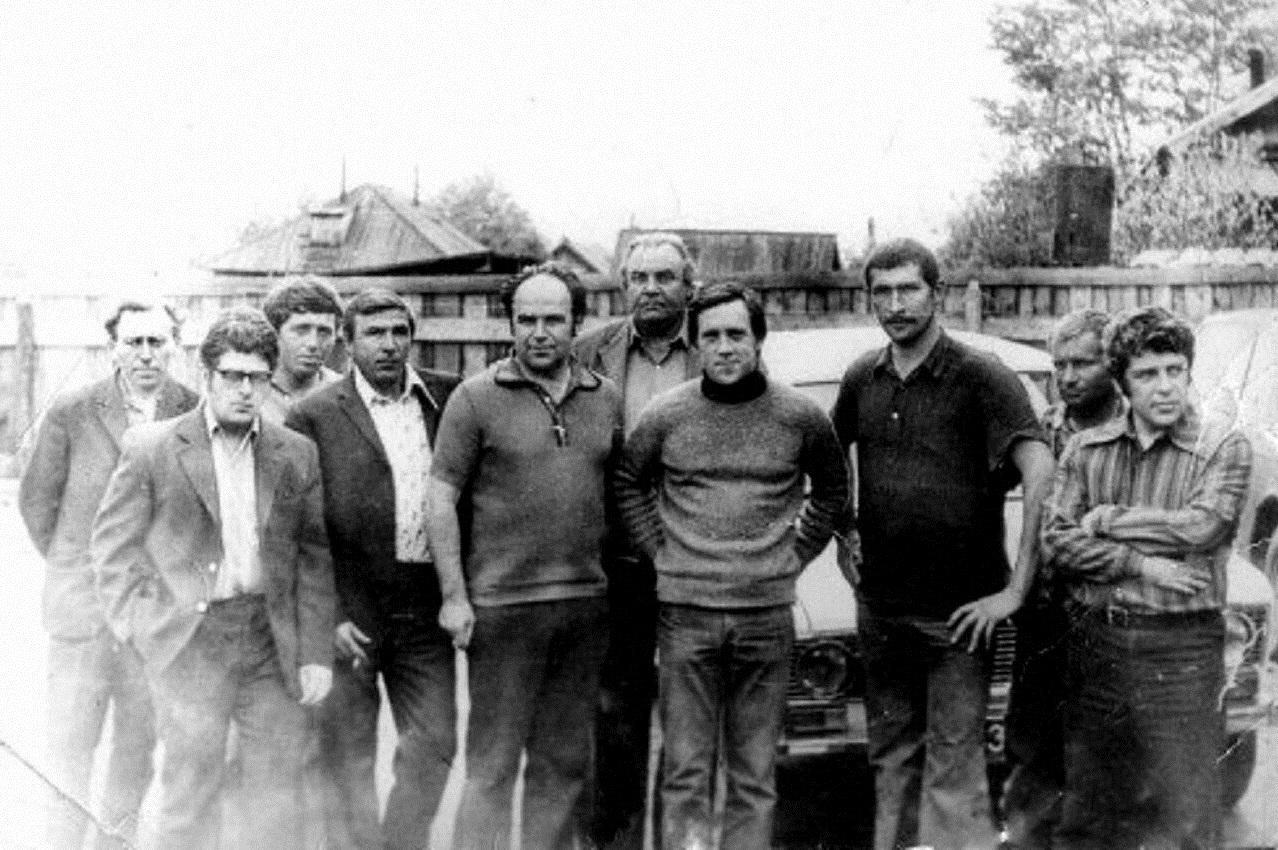 Владимир Высоцкий со старателями-золотодобытчиками на прииске Вадима Туманова