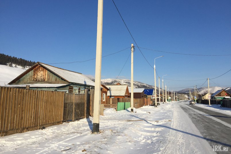 Большое Голоустное, в котором живут около 600 человек,  находится в 120 километрах от Иркутска на берегу озера Байкал