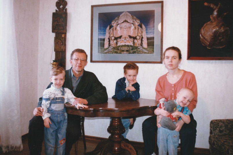 Александр с женой и сыновьями
