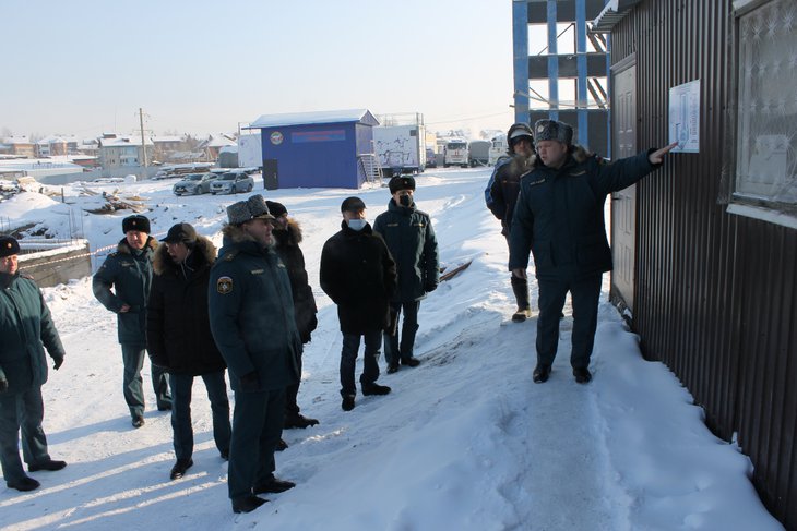Посещение строительной площадки. Фото пресс-службы ГУ МЧС России по Иркутской области