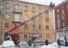 Уборка снега с крыш в Иркутске. Фото пресс-службы администрации Иркутска