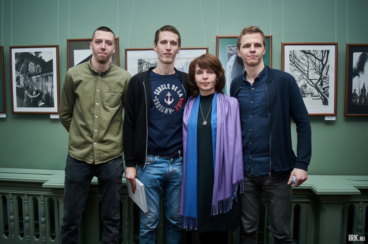 Елена Князева с сыновьями Святославом, Ярославом и Глебом