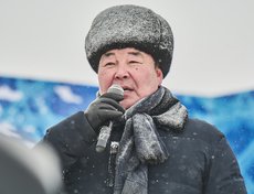 С приветственным словом на бурятском и русском языке выступил Андрей Тыхеев, глава Ольхонского района.