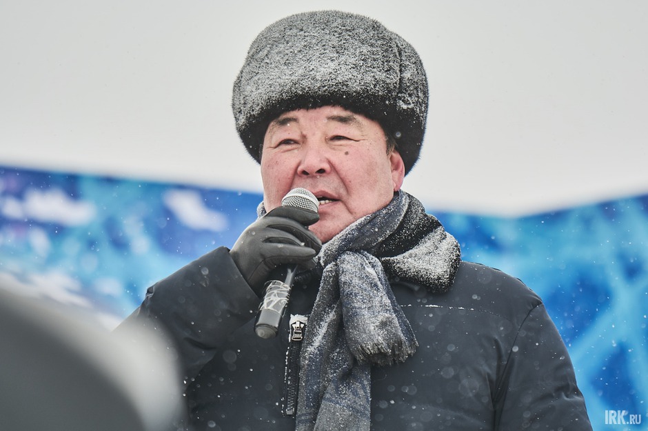 С приветственным словом на бурятском и русском языке выступил Андрей Тыхеев, глава Ольхонского района.