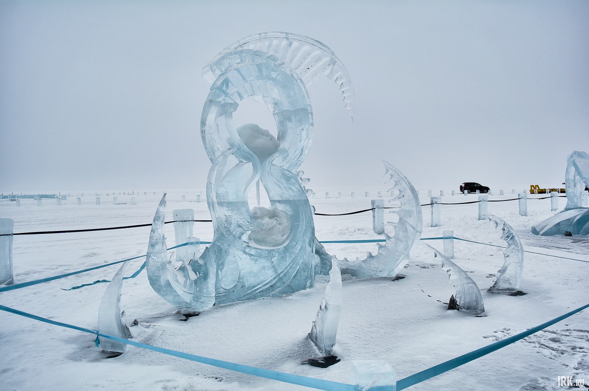 Скульптура «Время — песок» — победитель фестиваля Olkhon Ice Fest-2021.