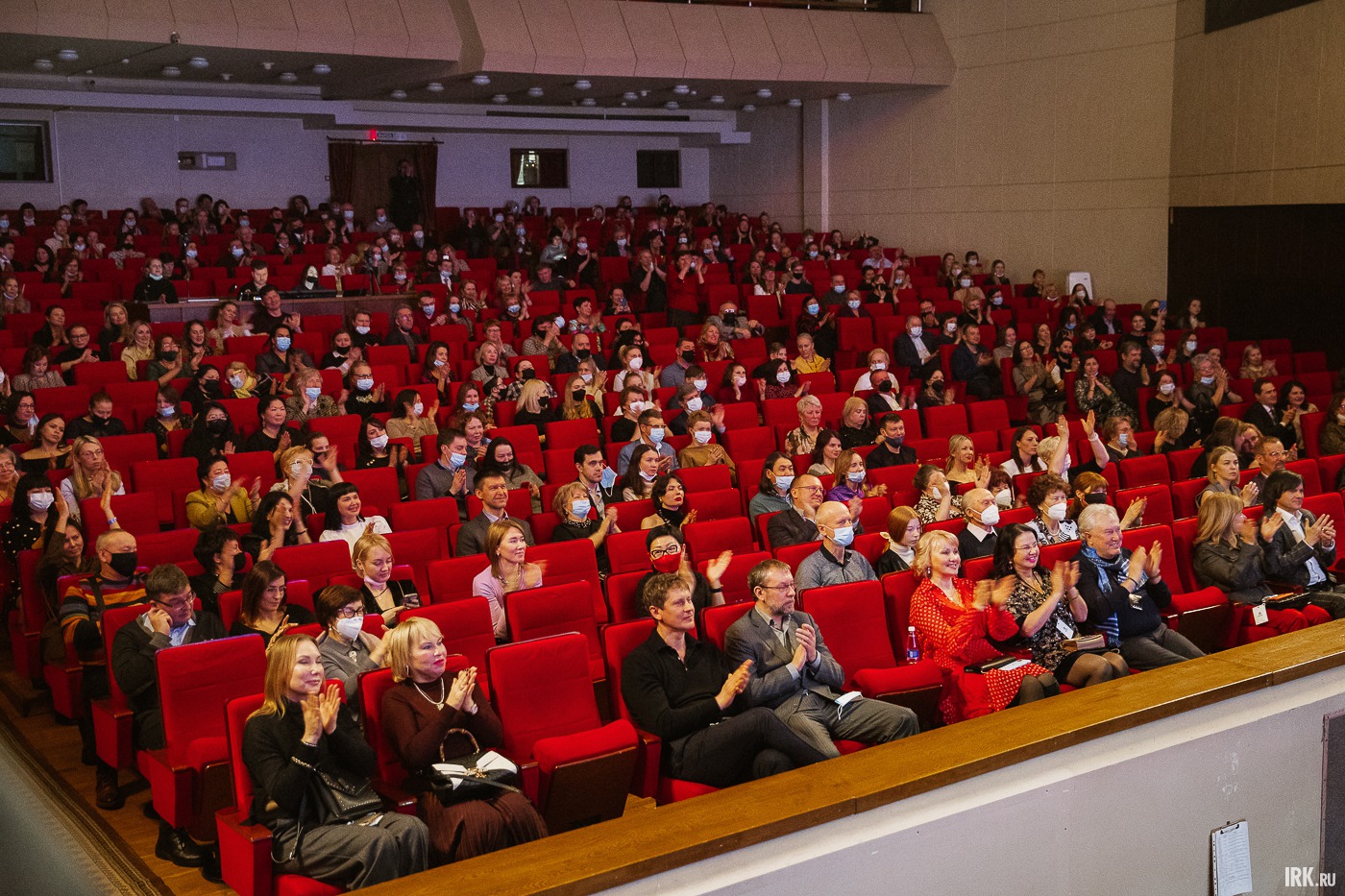 Согласно противоэпидемическим требованиям, зрительные залы были заполнены на 50%.