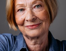Анна Кустреева, 71 год: «Все такими будут, это естественно. Никакая пластика не изменит ход жизни. Я не боюсь старости. Вообще не думаю о ней, мне некогда. Я все время в движении».