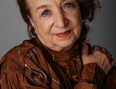 Нина Титова, 79 лет: «Я каждый день делаю прическу, мне нравится выглядеть опрятно. Я против вмешательств в тело человека без нужды здоровья. Я за естественность. Каждая моя морщинка — это моя история».