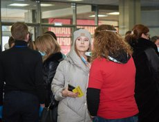 На входе у гостей проверяли температуру
