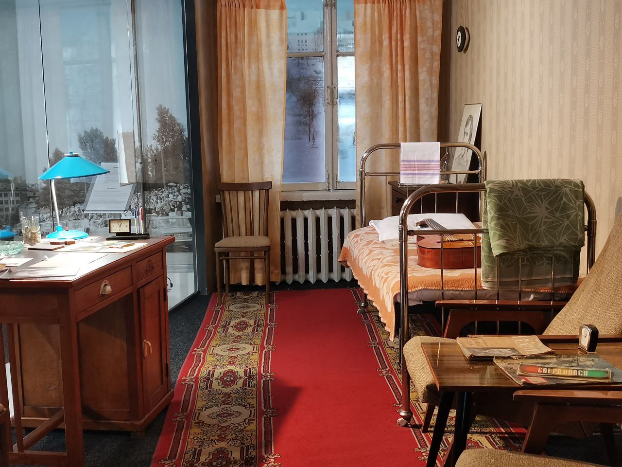 Воссозданный интерьер гостиничного номера, где останавливался Высоцкий