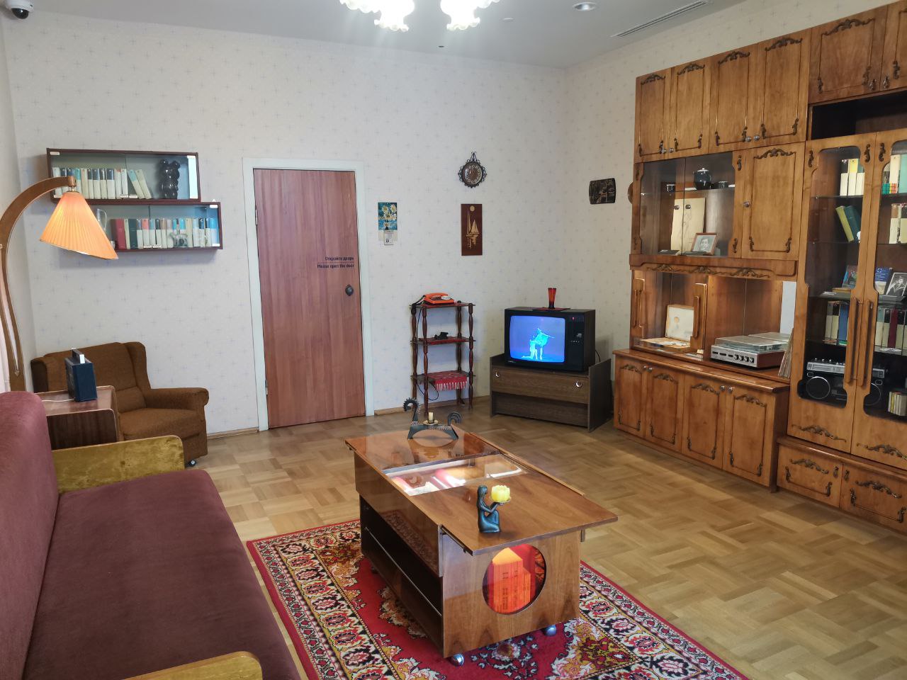 Обзорная экскурсия идет час. Сотрудник музея рассказывает об его концепции, раскрывает разные «фишки»