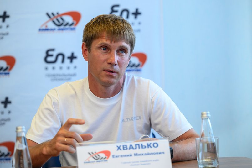Главный тренер команды Евгений Хвалько. Автор фото — Татьяна Глюк