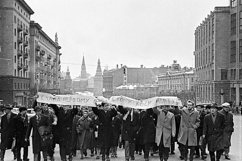 Демонстрация жителей Москвы, 1961 г.  Фото с сайта оввакул.рф