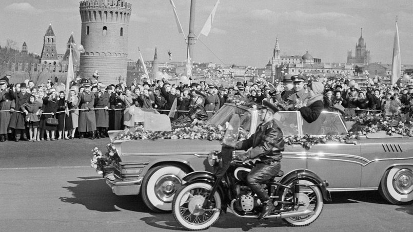 Встреча Гагарина жителями Москвы, 14 апреля 1961 г. Фото с сайта оввакул.рф