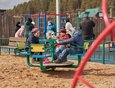 На улице Дорогомиловская в микрорайоне Лесной Иркутска в рамках проекта «Народные инициативы» появилась новая детская площадка.