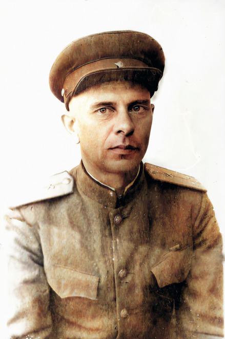 Лейтенант Астахов Анатолий Алексеевич, 22/11/1906, призван в 1941 году Усть-Ордынским РВК. Руководил отделением химразведки 209 ОРХЗ 306 СРКД. Пропал без вести в октябре 1944 года