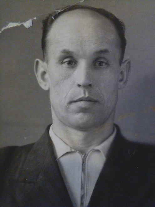 Агафонов Степан Гаврилович 23.12.1924 г.-31.03.2001 г. рядовой, 1942-1947 г.г. Служил - 96 отдельный артиллерийский дивизион. Награды- Медаль « За победу над Японией»