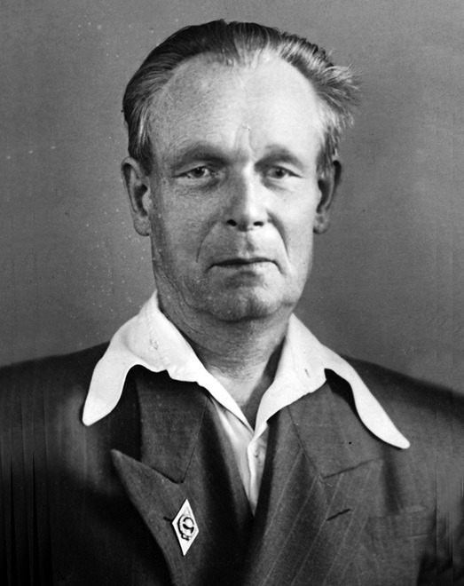 Григорьев Сергей Эммануилович. 1896-1963 гг. Призван в 1941. Военврач 2, затем 3 ранга, закончил войну в звании майора медслужбы. Руководил 53-м медицинским санитарным батальоном.