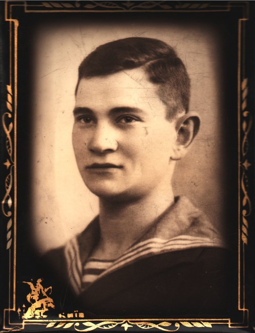 Ривкинд Моисей Яковлевич, 15.03.1919 г.р. Принимал участие в битве за Москву зимой 1941-1942гг, был командиром пулемётной роты.