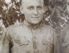 Иванов Николай Степанович (1925 -1999). Ушел на войну в 17 лет. После ранения находился в части под Куйбышевом, где и познакомился с бабушкой, Анастасией Носовой. Шил шинели для армии.