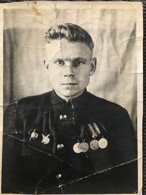 Петренко Илья Иванович 1926 года рождения -механик водитель танка